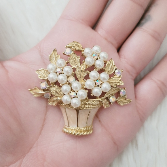Vintage Trifari Pin Brooch - Picture 8 of 13